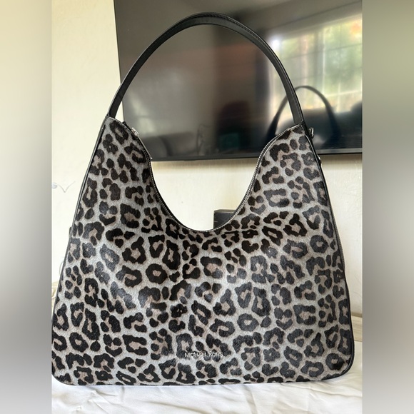 Michael Kors Handbags - Michael Kors Nayla MD Hobo Leopard-Print Bag - Black & Gray